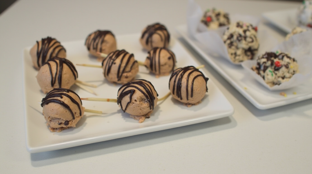 Delicious Cookies and Cream Cake Pops Recipe